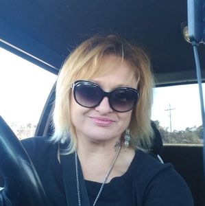 Meet your Posher, Renea